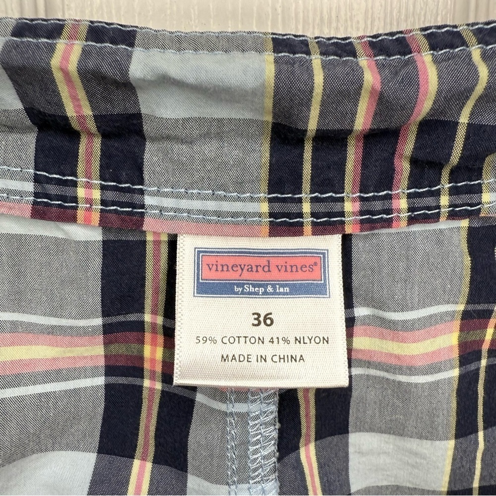 Vineyard Vines Men's Plaid Swim Board Shorts - Blue and Black Size 36 GUC - Picture 6 of 7